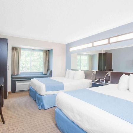 Microtel Inn & Suites Бат Екстериор снимка