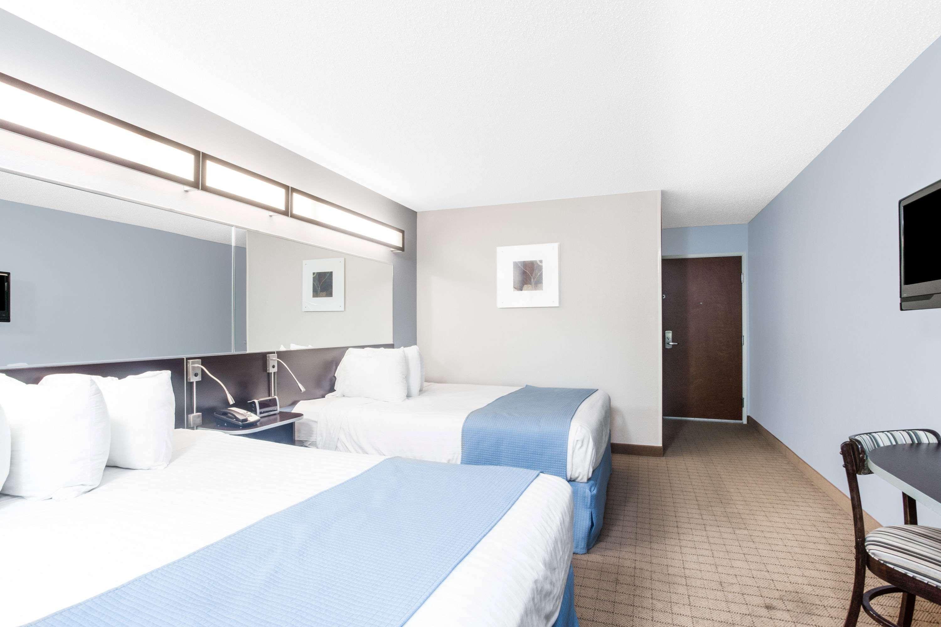 Microtel Inn & Suites Бат Екстериор снимка