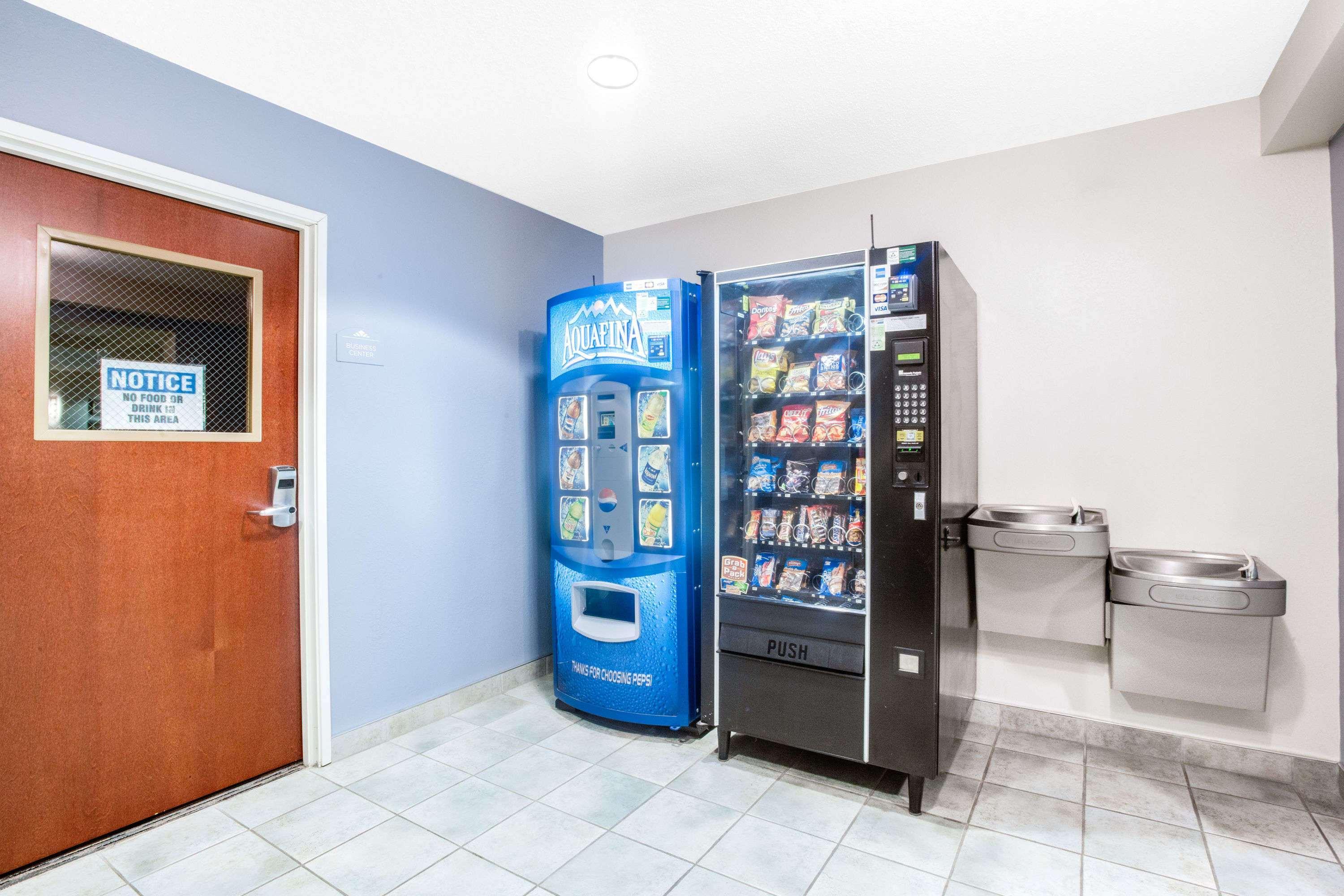 Microtel Inn & Suites Бат Екстериор снимка