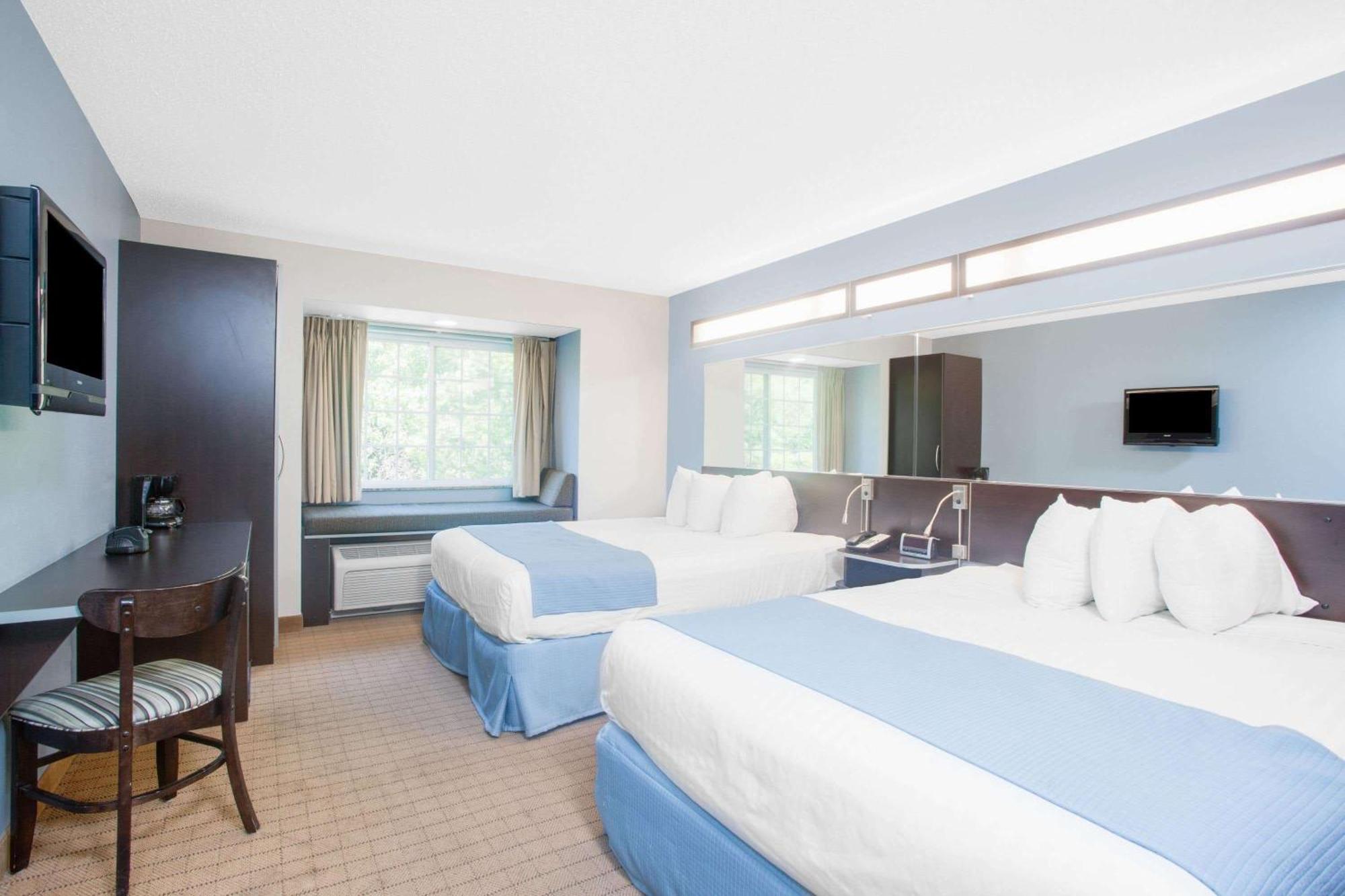 Microtel Inn & Suites Бат Екстериор снимка