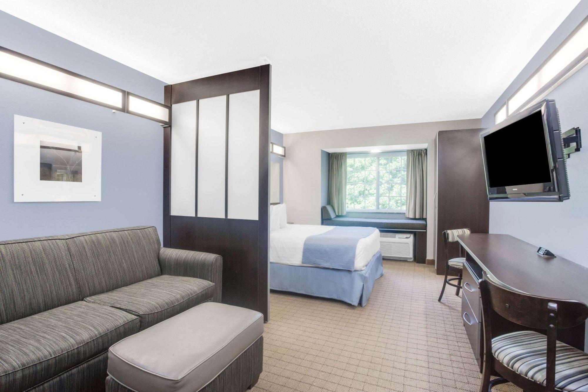 Microtel Inn & Suites Бат Екстериор снимка