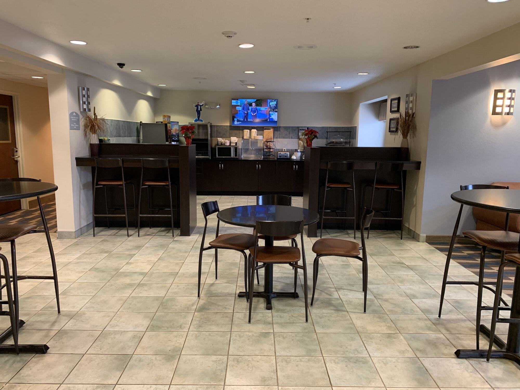 Microtel Inn & Suites Бат Екстериор снимка
